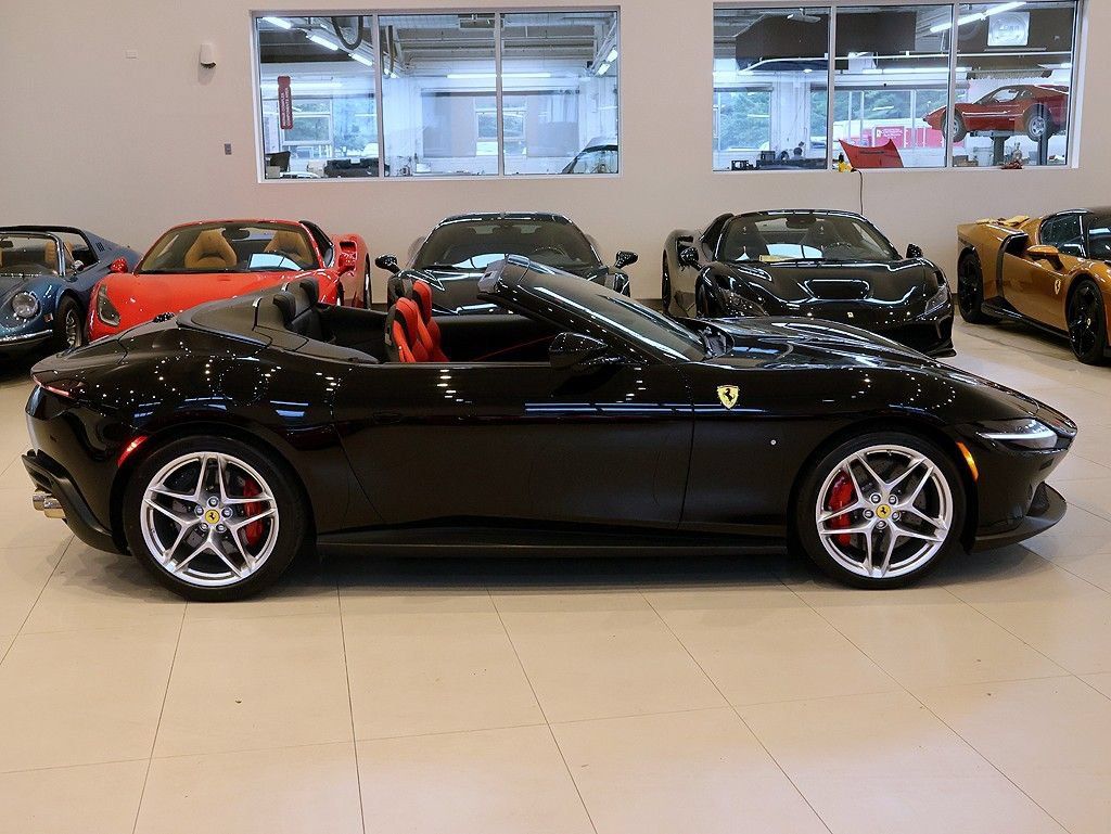 Certified 2025 Ferrari Roma Spider RWD image 64