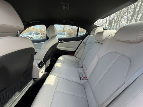 Used 2025 Genesis G70 2.5T image 25