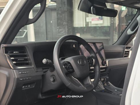 Used 2025 Lexus GX 550 w/ Cold Area Package AWD/4WD image 41
