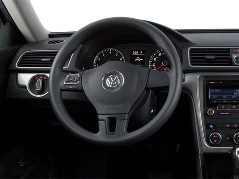 Used 2013 Volkswagen Passat 2.5 S FWD image 6