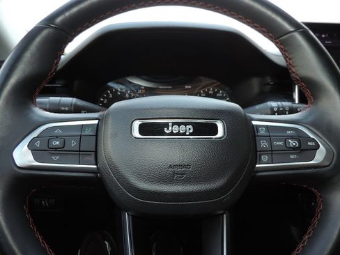 Used 2022 Jeep Compass Trailhawk w/ Trailhawk Convenience Group AWD/4WD image 27