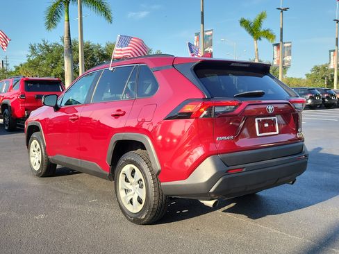 Used 2020 Toyota RAV4 LE FWD image 8