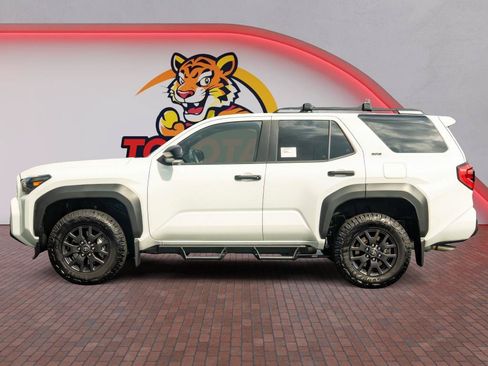 Used 2026 Toyota 4Runner SR5 RWD image 9