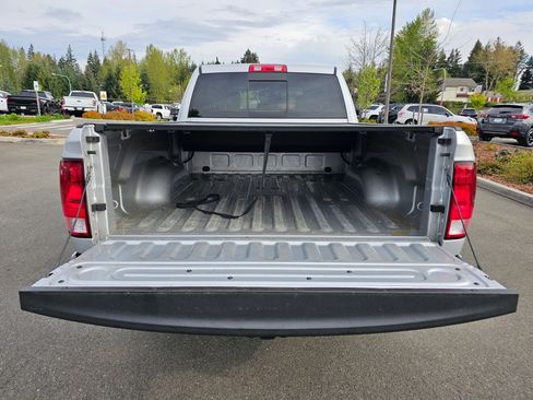 Used 2019 RAM 1500 Big Horn AWD/4WD image 9