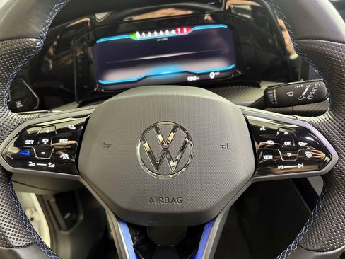 Used 2023 Volkswagen Golf 20th Anniversary Edition image 15