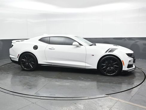Used 2019 Chevrolet Camaro SS image 3