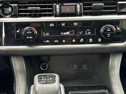 Used 2025 Nissan Pathfinder SV AWD/4WD image 19