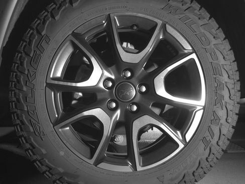 Used 2025 Jeep Compass Trailhawk AWD/4WD image 14