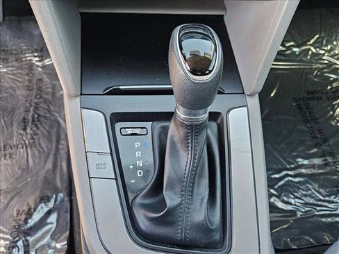 Used 2017 Hyundai Elantra SE FWD image 12