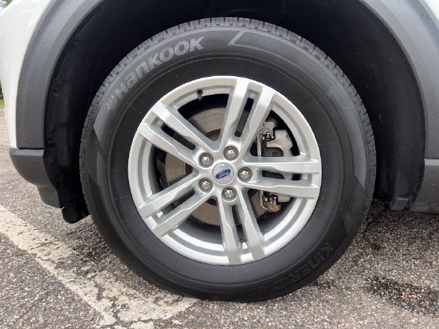 Used 2023 Ford Explorer XLT w/ Equipment Group 202A AWD/4WD image 16