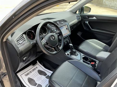Used 2021 Volkswagen Tiguan SE R-Line FWD image 29