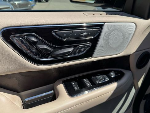 Used 2019 Lincoln Navigator Reserve image 27