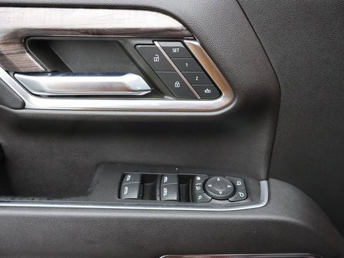 Used 2024 Chevrolet Silverado 2500 LTZ w/ LTZ Convenience Package image 21