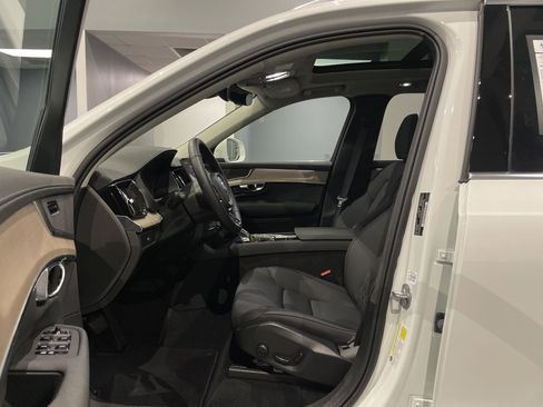 Used 2025 Volvo XC90 B6 Plus image 18
