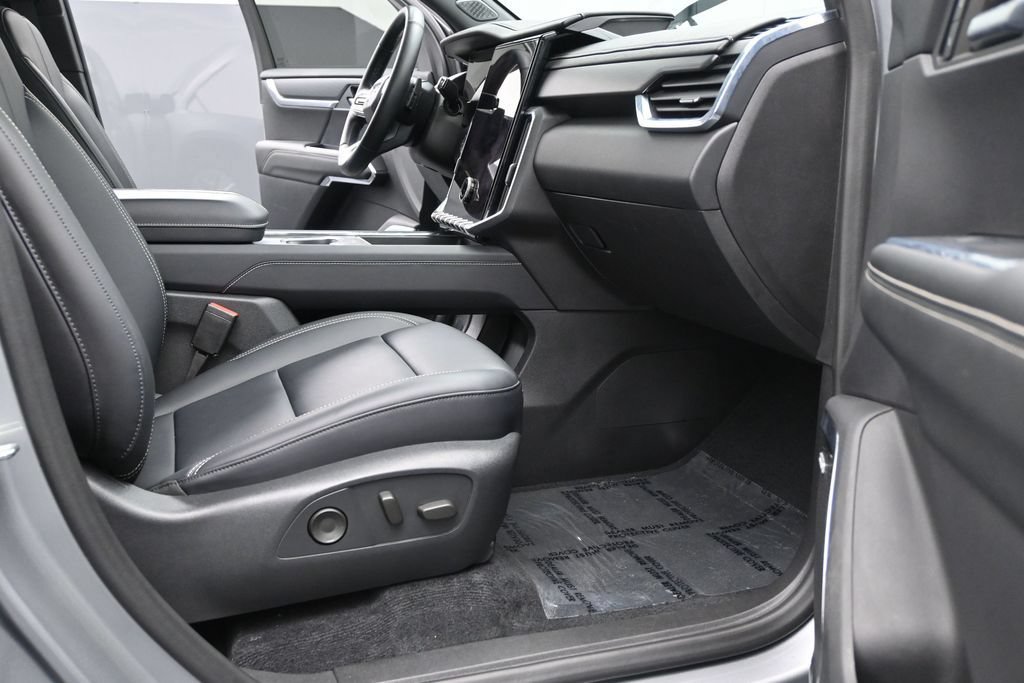 Used 2024 GMC Acadia Elevation w/ Luxury Package FWD image 17