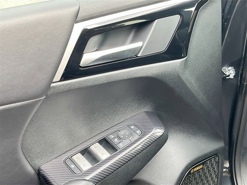 New 2025 Mitsubishi Outlander SE image 18