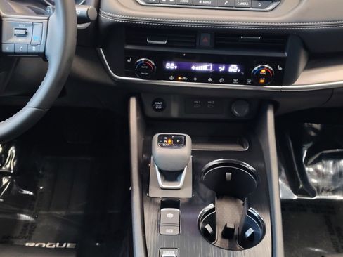 Used 2025 Nissan Rogue SV w/ SV Premium Package FWD image 23