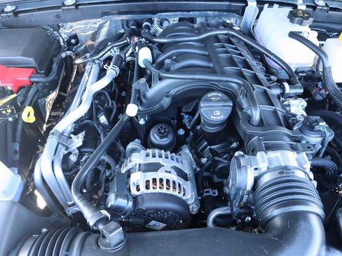 New 2025 Jeep Gladiator Sport image 18