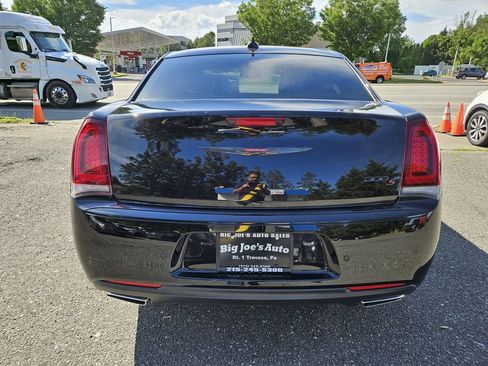 Used 2021 Chrysler 300 S RWD image 4
