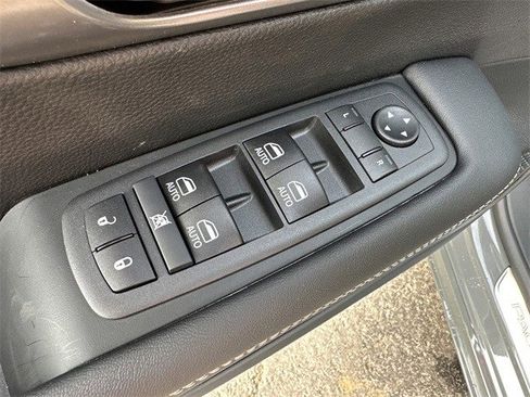 New 2025 Chrysler Pacifica Select image 33