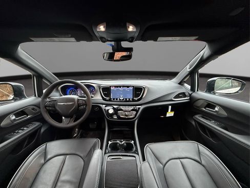 Used 2024 Chrysler Pacifica Limited w/ S Appearance Package image 28