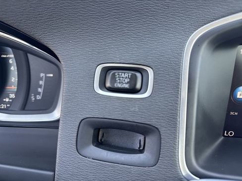 Used 2017 Volvo S60 T5 Inscription Platinum image 17