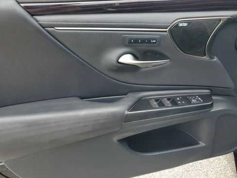 Used 2021 Lexus ES 300h Ultra Luxury w/ Accessory Package FWD image 19