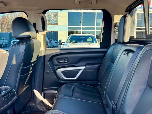Used 2018 Nissan Titan PRO-4X w/ Pro-4x Convenience Package image 17