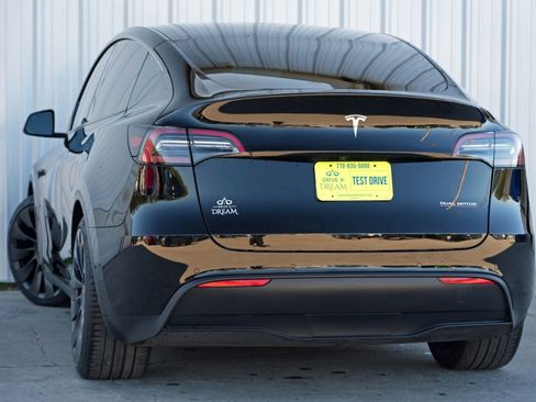 Used 2022 Tesla Model Y Performance image 6