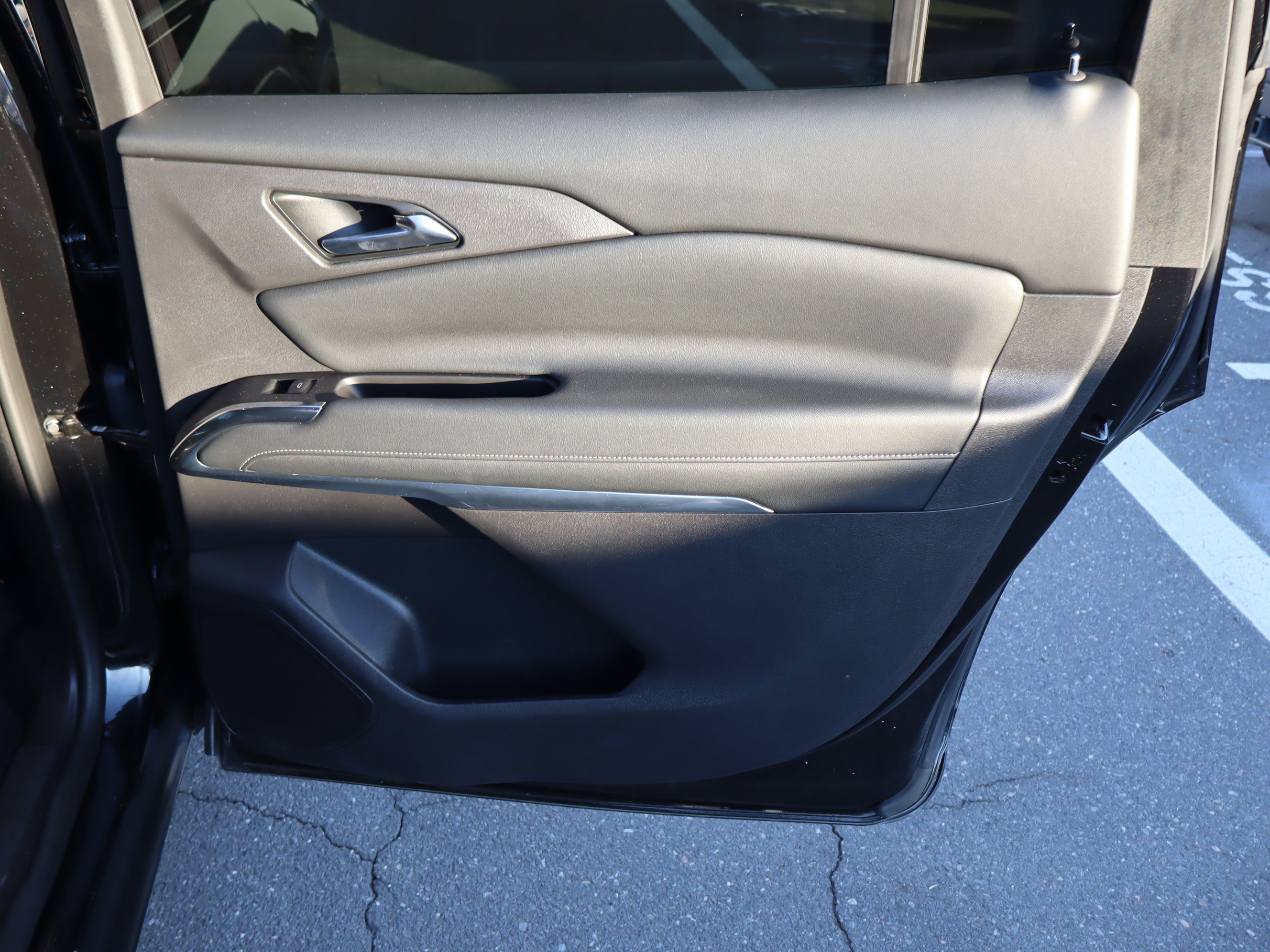 Used 2024 Chevrolet Traverse LT w/ Midnight/Sport Edition FWD image 34