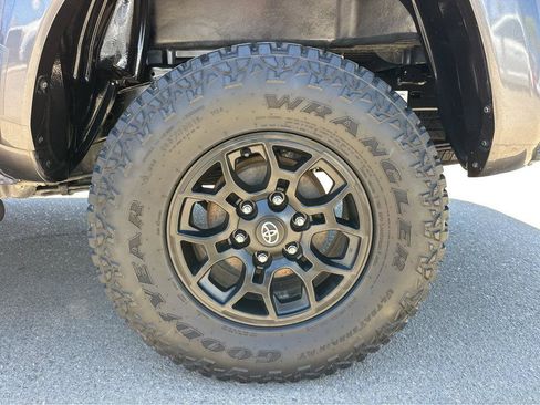 Used 2021 Toyota Tacoma SR5 RWD image 14