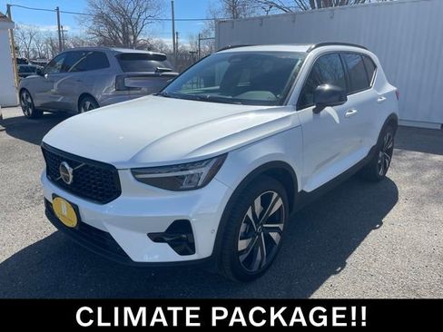 Used 2023 Volvo XC40 B5 Plus w/ Driver Assist Package AWD/4WD image 3