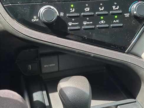 Used 2020 Toyota Camry LE FWD image 13