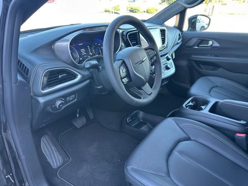 New 2026 Chrysler Pacifica Select image 58