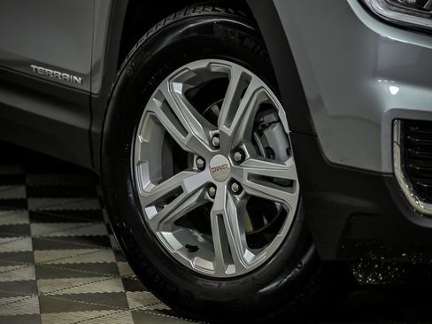 Used 2024 GMC Terrain SLE w/ Driver Convenience Package FWD image 3