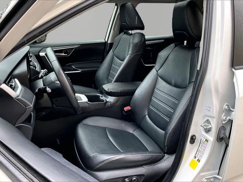 Certified 2022 Toyota RAV4 XLE Premium FWD image 8