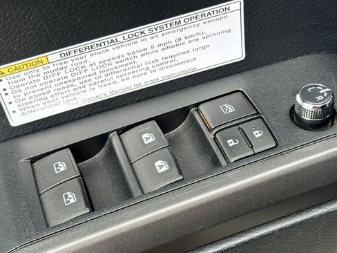 Used 2018 Toyota Tacoma TRD Off-Road w/ Technology Package image 13