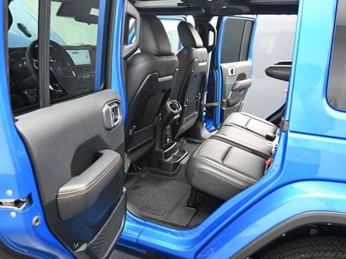 Used 2025 Jeep Wrangler Unlimited Sahara AWD/4WD image 18