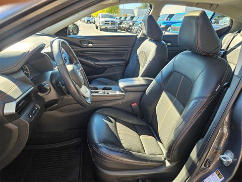 Used 2021 Nissan Altima 2.5 SR w/ SR Premium Package image 11