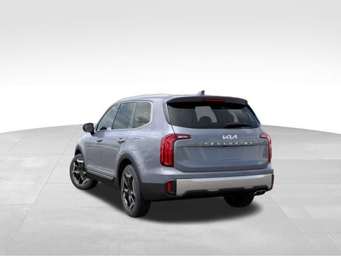 Used 2025 Kia Telluride S image 4