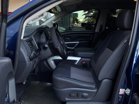 Used 2023 Nissan Titan SV w/ SV Convenience Package RWD image 10