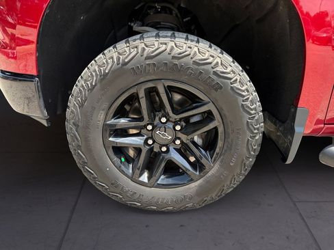 Used 2024 Chevrolet Silverado 1500 LT Trail Boss w/ Convenience Package II AWD/4WD image 9