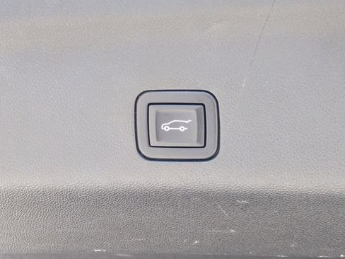 Used 2022 Chevrolet Tahoe High Country AWD/4WD image 15