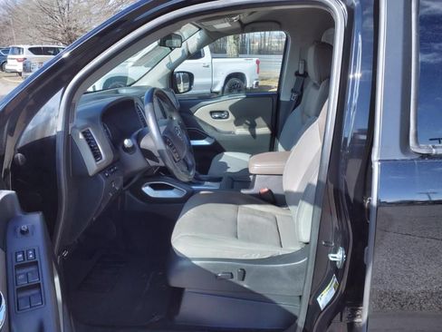 Certified 2023 Nissan Frontier SV w/ SV Convenience Package RWD image 4