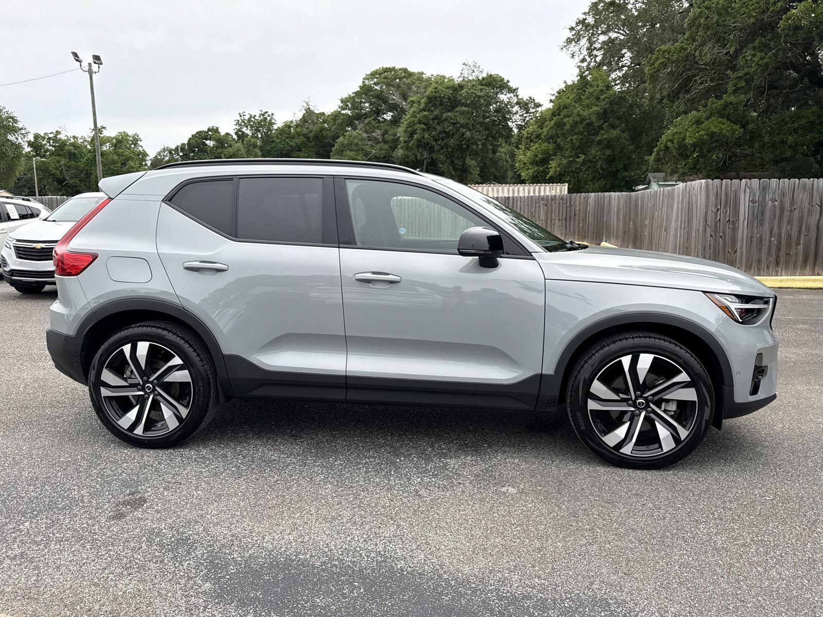 Used 2024 Volvo XC40 B5 Plus w/ Protection Package Premier AWD/4WD image 6