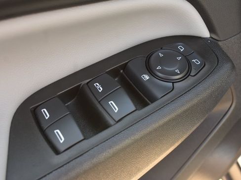 Used 2024 Chevrolet Equinox LT FWD image 13