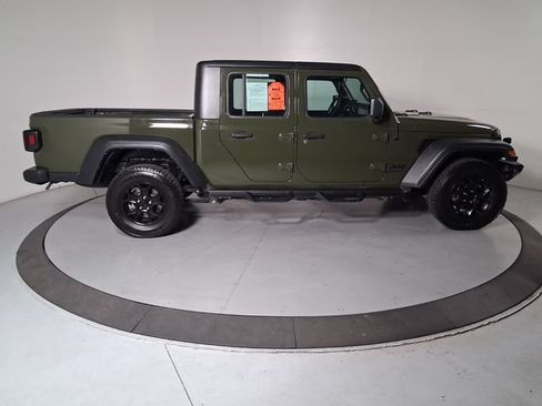Used 2023 Jeep Gladiator Sport w/ Off Road Group AWD/4WD image 3