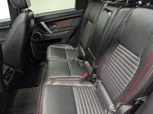 Used 2022 Land Rover Discovery Sport SE R-Dynamic image 12