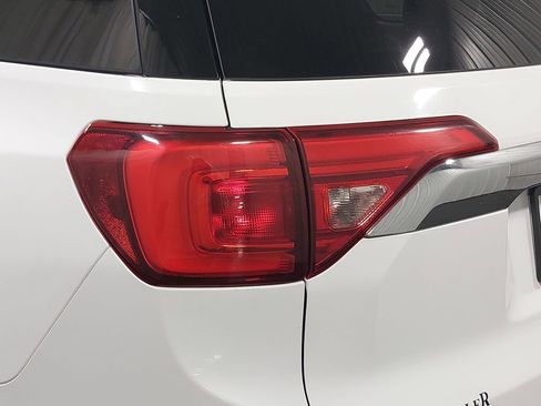 Used 2018 GMC Acadia SLT image 46