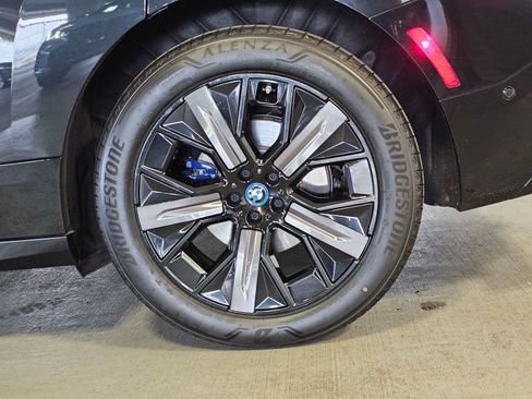 Used 2024 BMW iX xDrive50 w/ Premium Package AWD/4WD image 8